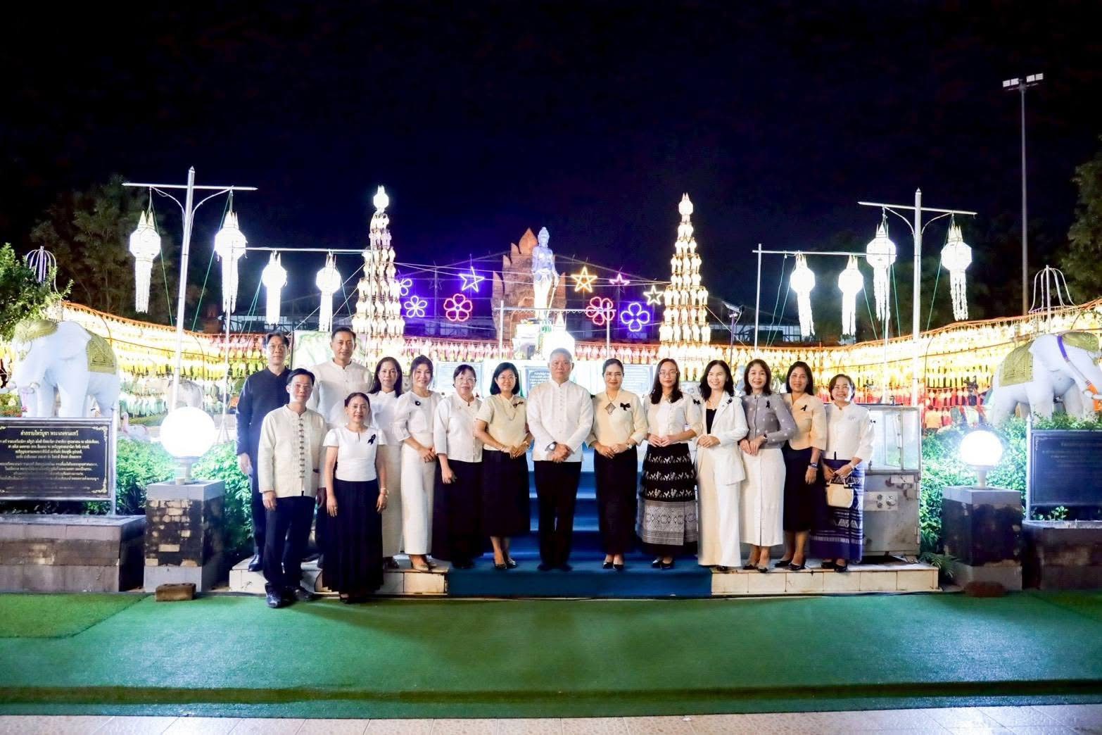 การประปาส่วนภูมิภาคสาขาลำพูน โดยนายศุภกฤษณ์ จันทร์ศุภเสน ผู้จัดการการประปาส่วนภูมิภาคสาขาลำพูน ร่วมพิธีทำบุญอุทิศถวายโคมแด่พระนางจามเทวี เนื่องในเทศกาลโคมหลากสี สักการะพระนางจามเทวี ประจำปี 2568 วันที่ 3 พฤศจิกายน 2568 เทศบาลเมืองลำพูน จัดพิธีทำบุญอุทิศถวายโคมแด่พระนางจามเทวี ประจำปี 2568 เนื่องในเทศกาลโคมหลากสี สักการะพระนางจามเทวี เพื่ออนุรักษ์และสืบสานประเพณี วัฒนธรรมท้องถิ่น สะท้อนถึงความเชื่อของชาวล้านนาที่เชื่อว่า โคม เป็นเครื่องส่องสว่างนำทางให้กับชีวิต เพื่อสักการะสิ่งศักดิ์สิทธิ์ในช่วงเทศกาลยี่เป็ง