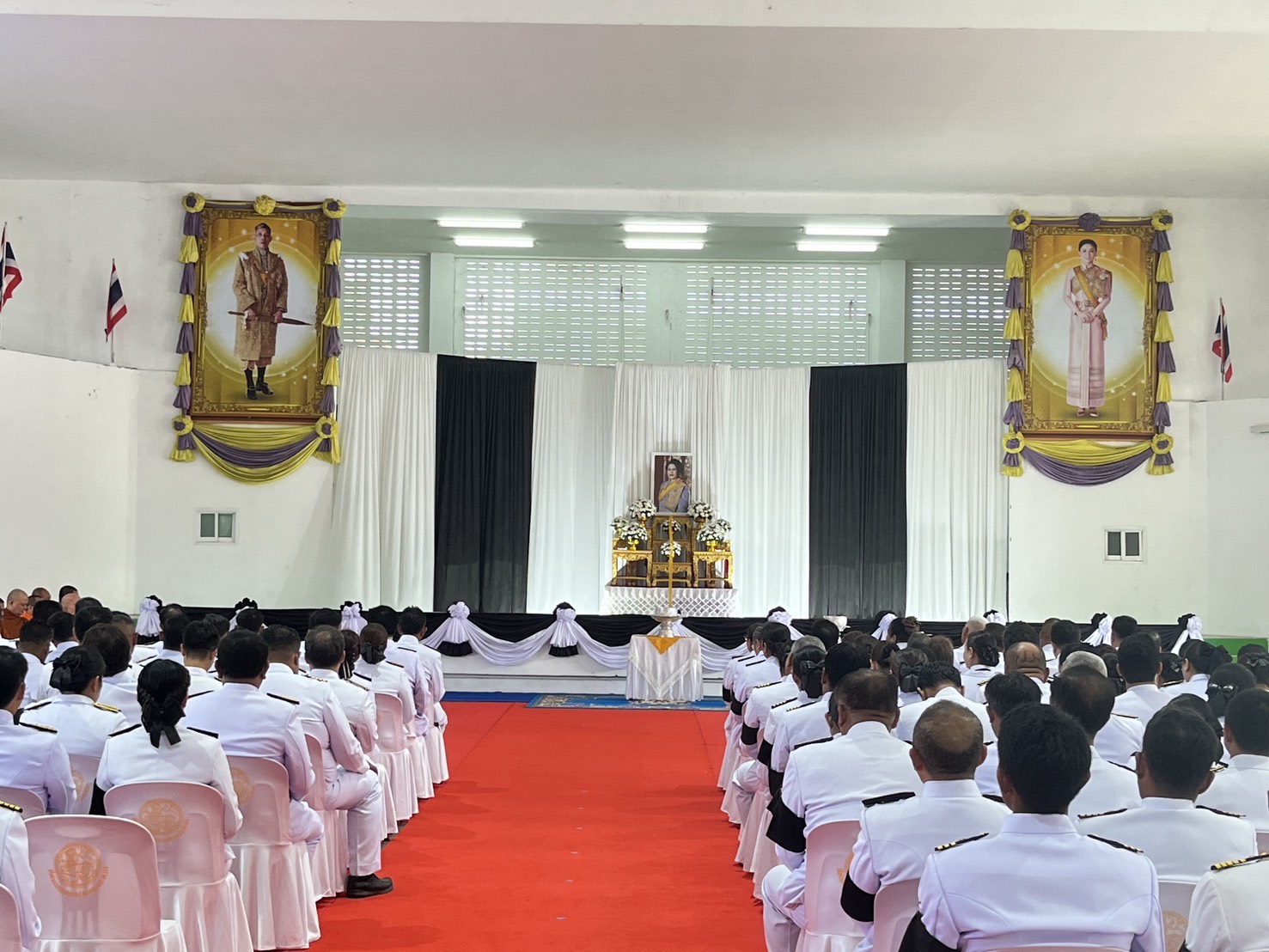 การประปาส่วนภูมิภาคสาขาบางสะพาน   เข้าร่วมพิธีถวายน้ำสรงพระบรมศพหน้าพระฉายาลักษณ์ สมเด็จพระนางเจ้าสิริกิติ์ พระบรมราชินีนาถ พระบรมราชชนนีพันปีหลวง