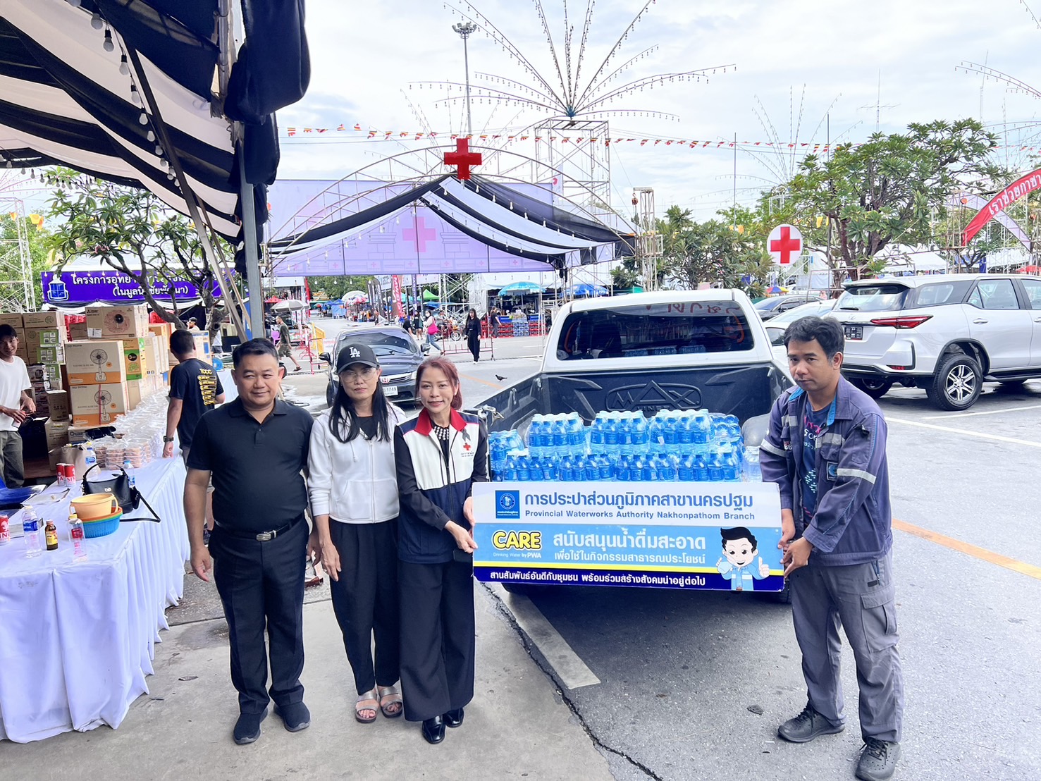 กปภ.สาขานครปฐม มอบน้ำดื่มบรรจุขวดตราสัญลักษณ์ กปภ. ให้เหล่ากาชาดจังหวัดนครปฐม