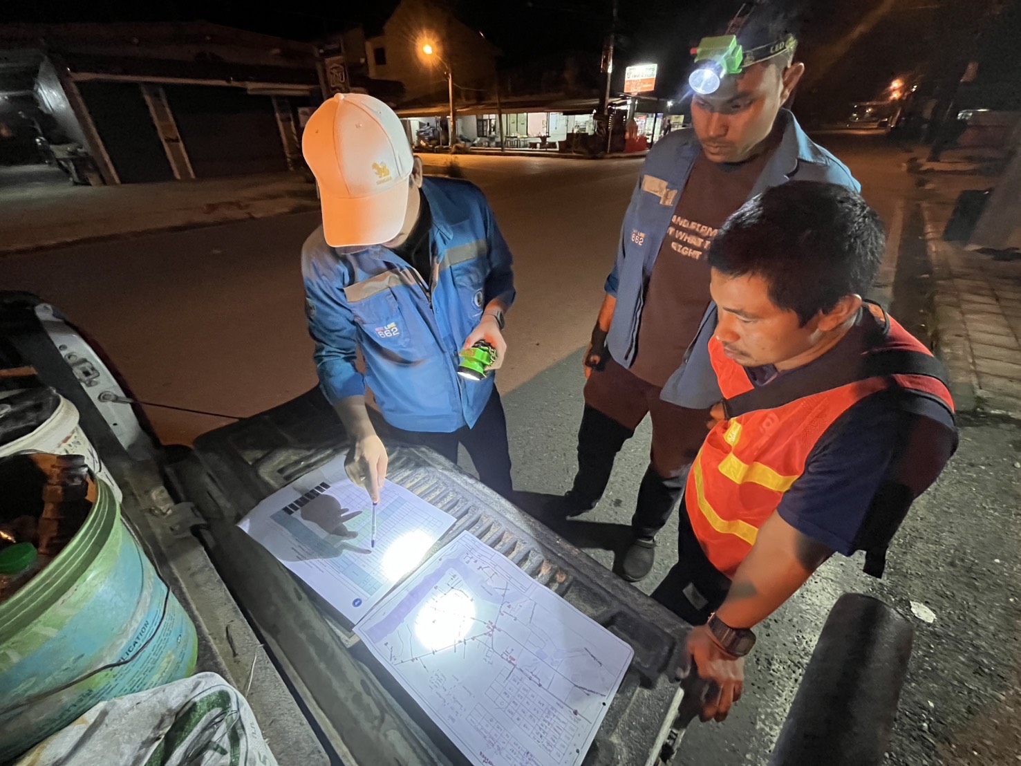 กปภ.สาขาขนอม ลงพื้นที่ปฏิบัติงานลดน้ำสูญเสีย โดยวิธี Step Test บริเวณสถานีจ่ายน้ำท้องเนียน   ต.ท้องเนียน อ.ขนอม จ.นครศรีธรรมราช ตามแผนปฏิบัติการลดน้ำสูญเสีย