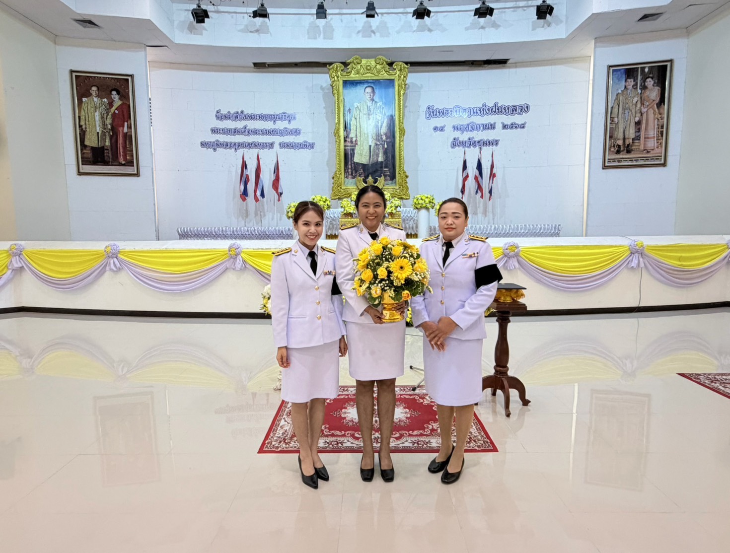 การประปาส่วนภูมิภาคสาขาชุมพร เข้าร่วมพิธีวางพานพุ่มดอกไม้สด ถวายราชสักการะเนื่องในวันพระบิดาแห่งฝนหลวง ประจำปี 2568