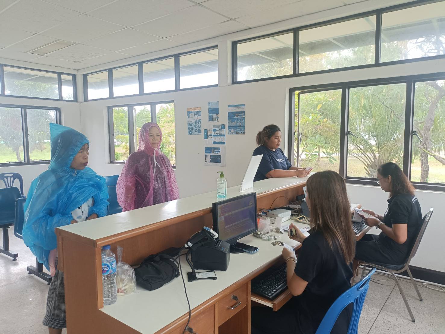 กปภ.สาขากาญจนดิษฐ์ ลงพื้นที่รับชำระค่าน้ำประปานอกสถานที่ ประจำเดือน พฤศจิกายน 2568 ในวันพุธ สัปดาห์ ที่2และ3ของเดือน