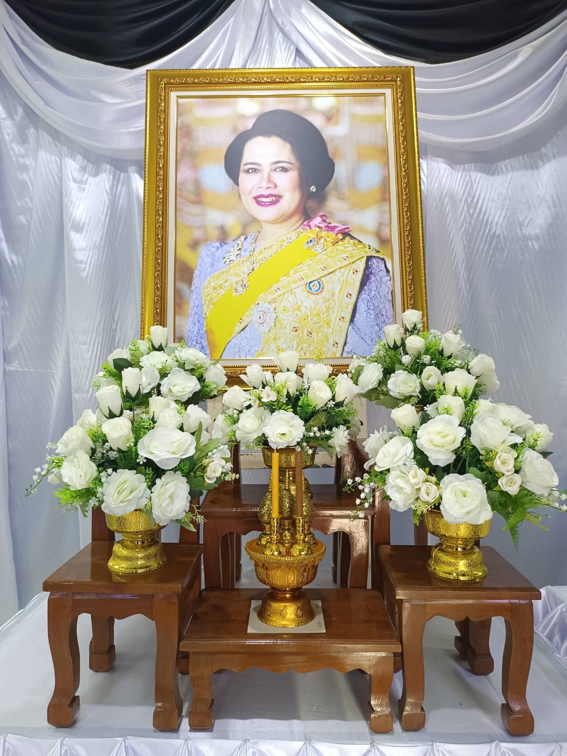 กปภ.สาขาพนัสนิคม ร่วมลงนามแสดงความอาลัย สมเด็จพระพันปีหลวง