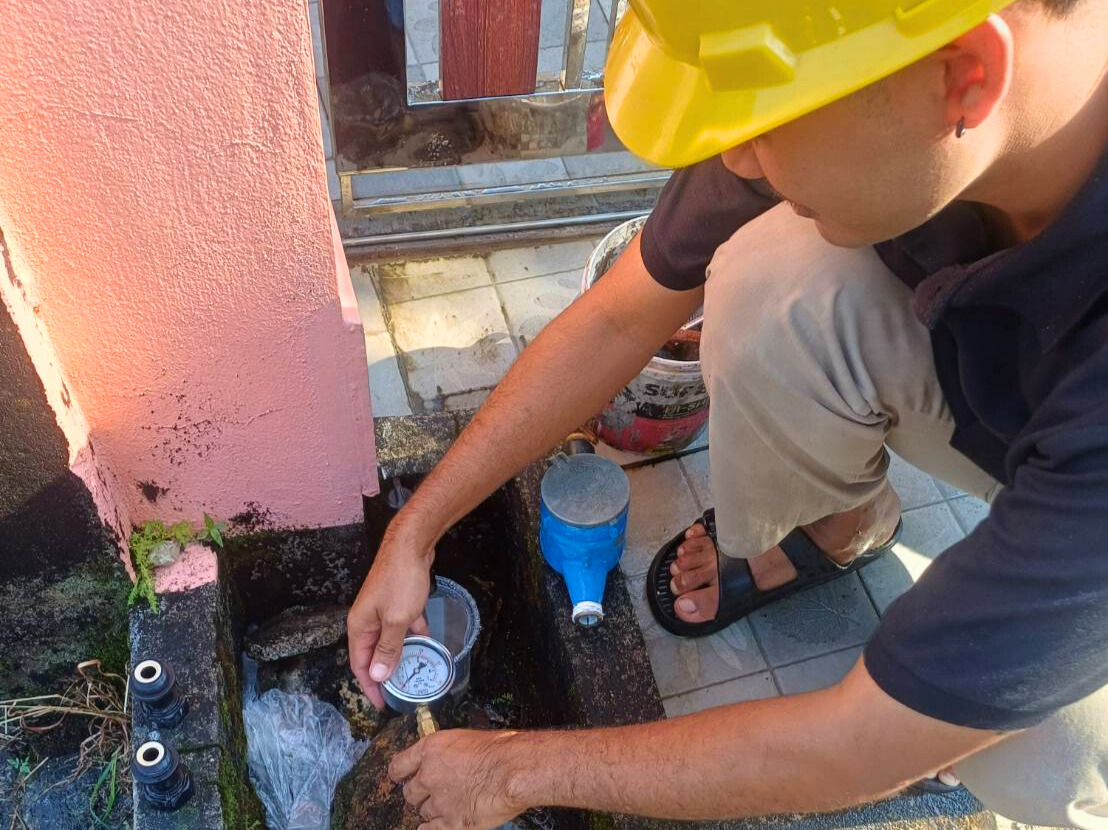 กปภ.สาขาระนอง ลงพื้นที่ตรวจวัดแรงดันน้ำ ตามโครงการ ผู้ใช้น้ำมั่นใจ กปภ.เช็คชัวร์