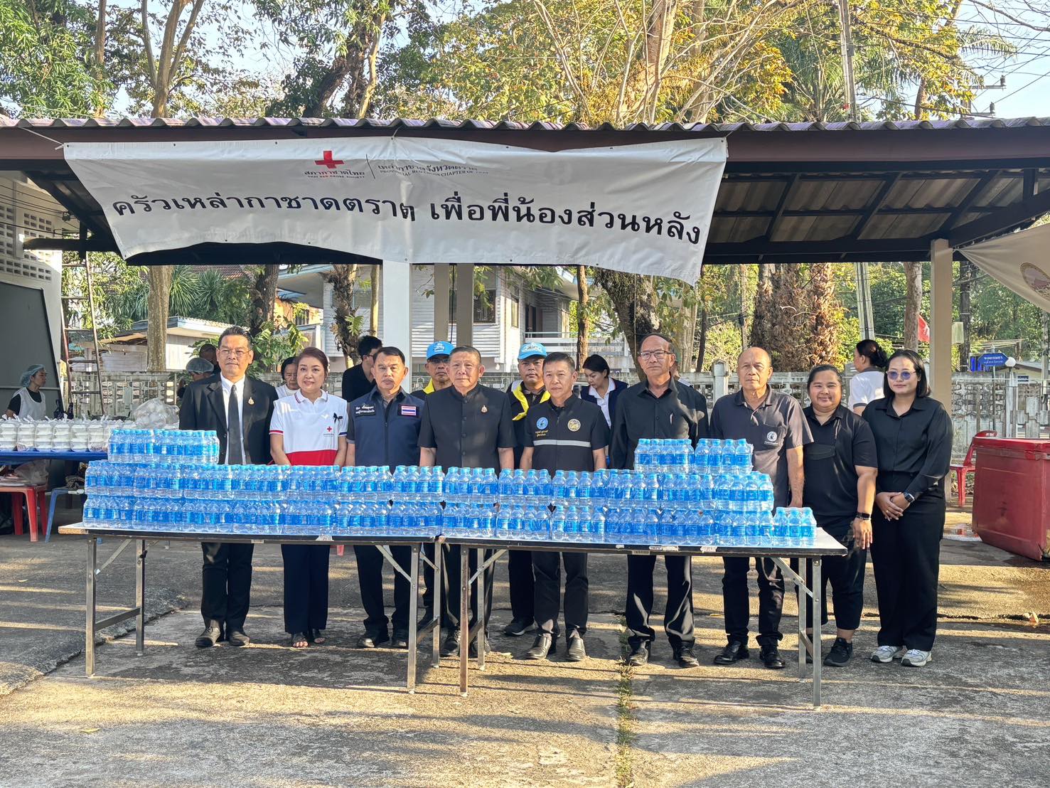 กปภ.สาขาตราด สนับสนุนน้ำดื่มตราสัญลักษณ์ กปภ. ให้แก่ศูนย์พักพิงจังหวัดตราด จากเหตุปะทะชายแดนไทยกัมพูชา จังหวัดตราด