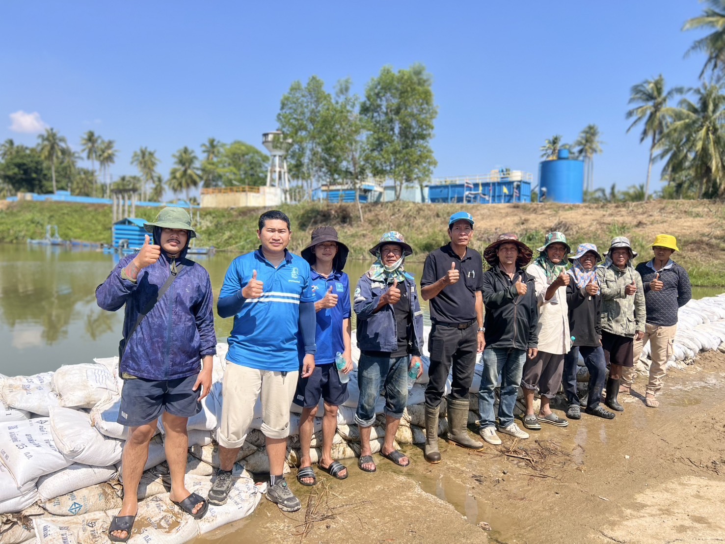 กปภ.สาขาบางสะพาน ร่วมกันกั้นฝายชะลอน้ำ  ( ครั้งที่ 2 )  บริเวณคลองร่อนทอง สถานีผลิตจ่ายน้ำร่อนทอง