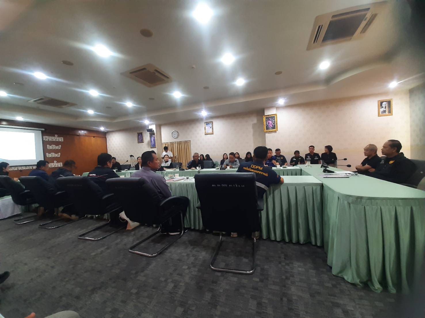 การประปาส่วนภูมิภาคสาขาบางสะพาน ร่วมลงพื้นที่ติดตามการดำเนินงานด้านการบริหารจัดการน้ำในพื้นที่เขตทางรถไฟ