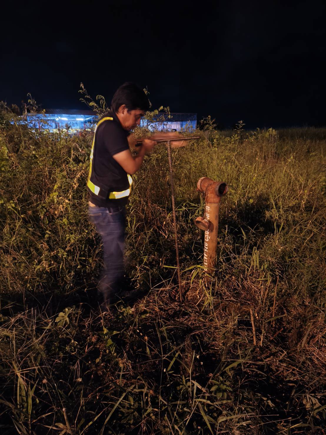 กปภ.สาขาปากพนัง ลงพื้นที่เดินสำรวจหาท่อแตก/ท่อรั่ว จากการทำ step test  ตามแผนลดน้ำสูญเสีย บริเวณพื้นที่ DMA-03 ซอยพานิชสัมพันธ์ 5  ตำบลปากพนัง อำเภอปากพนัง จังหวัดนครศรีธรรมราช