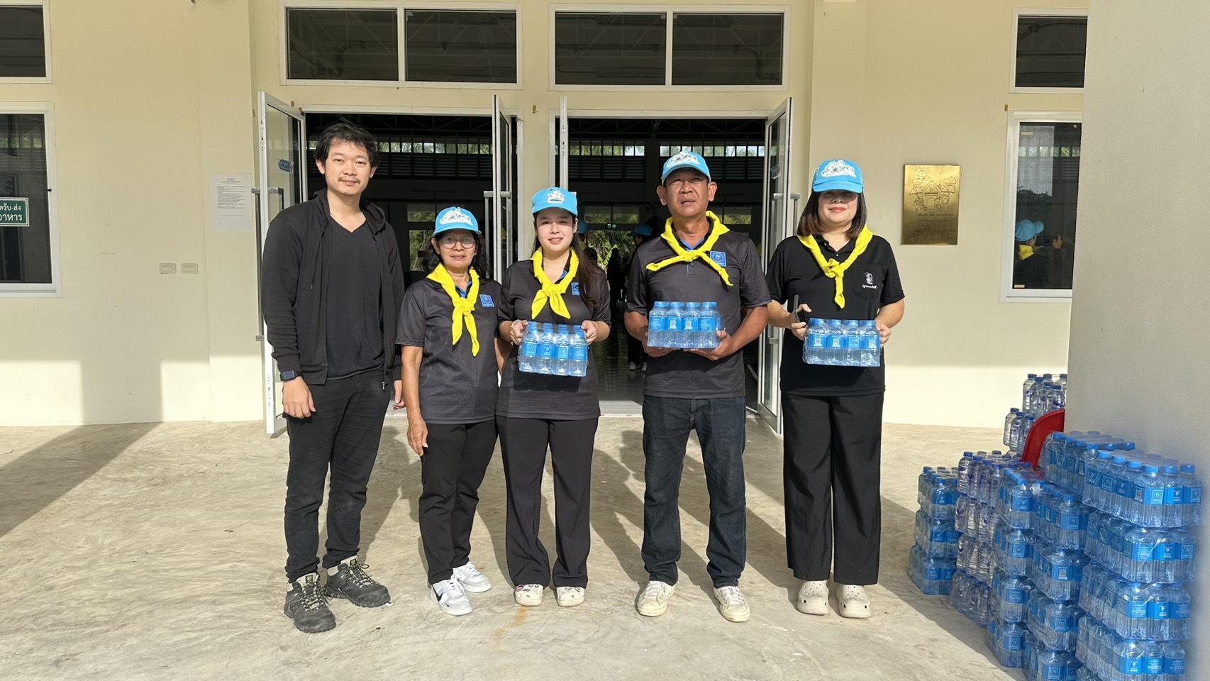 กปภ.สาขาบางสะพานเข้าร่วมกิจกรรมจิตอาสาพัฒนา  เนื่องในวันคล้ายวันพระราชสมภพพระบาทสมเด็จพระพุทธเลิศหล้านภาลัย ณ ศูนย์พักพิงร่วมใจอุ่นไอรัก