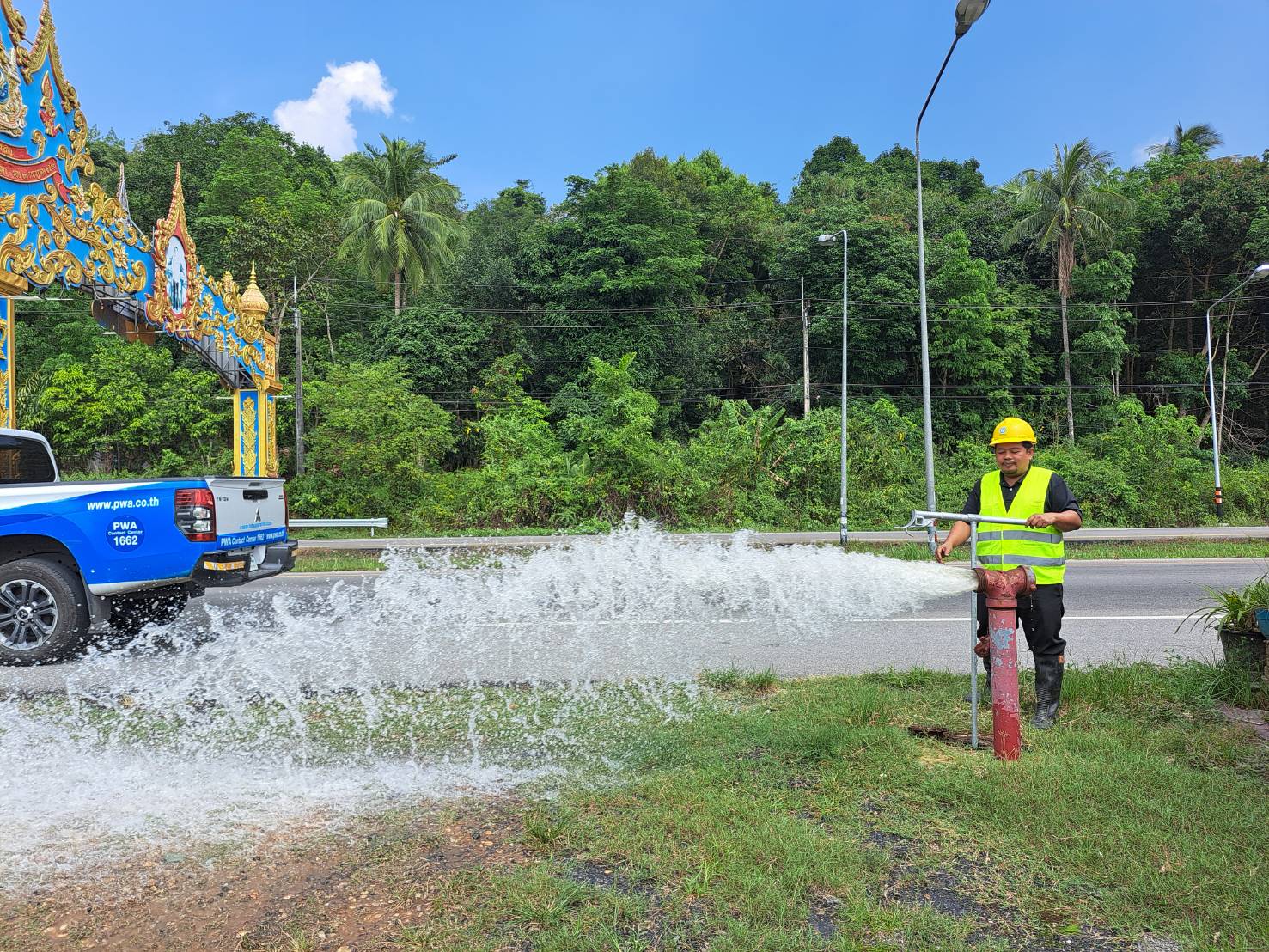 กปภ.สาขาระนอง รักษาคุณภาพน้ำประปาใสสะอาด ดำเนินการตามแผนระบายตะกอนในเส้นท่อ ประจำเดือน มีนาคม 2569