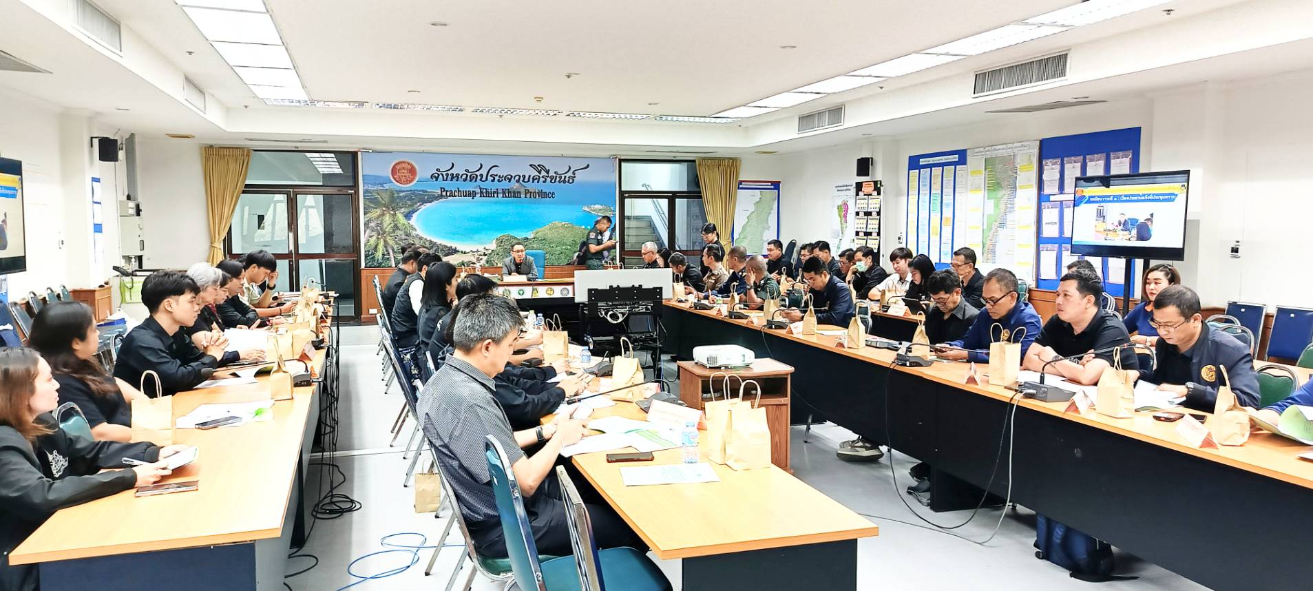 กปภ.สาขาปราณบุรี ร่วมประชุมเตรียมการป้องกันและแก้ไขปัญหาภัยแล้ง ไฟป่า และฝุ่น PM2.5 จังหวัดประจวบคีรีขันธ์