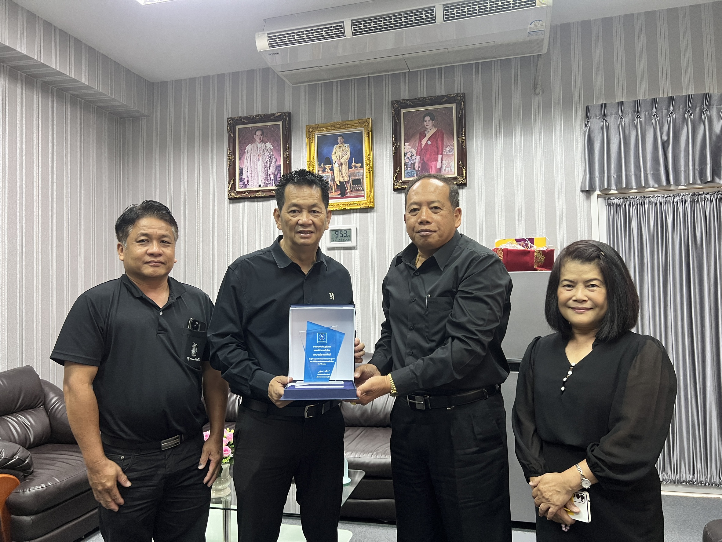 กปภ.สาขาพะเยา มอบโล่ประกาศเกียรติคุณแก่เทศบาลเมืองดอกคำใต้ และเทศบาลตำบลดงเจน ประจำปีงบประมาณ 2568