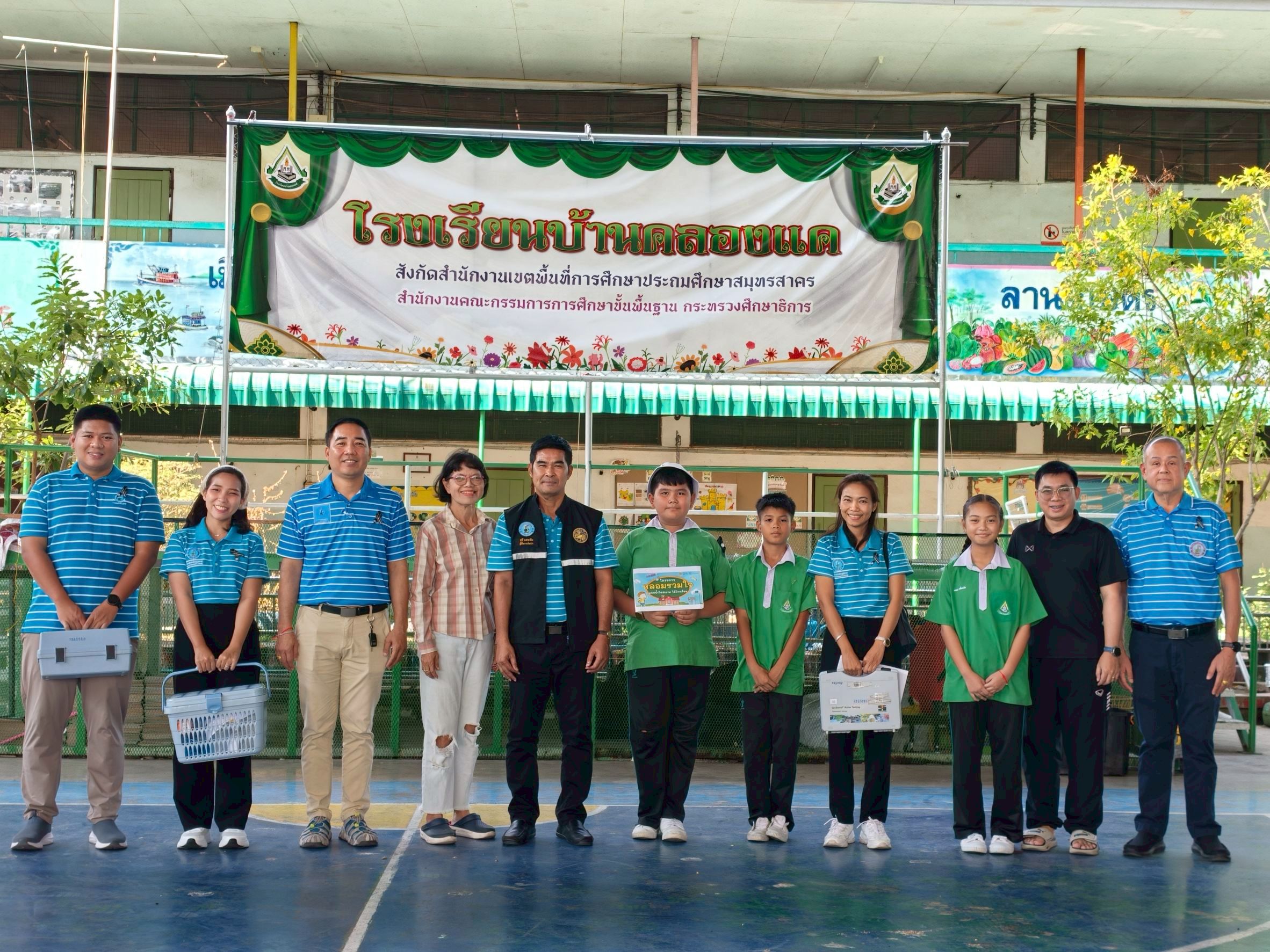 กปภ.สาขาอ้อมน้อย ร่วมจัดกิจกรรมโครงการ หลอมรวมใจ มอบน้ำใสสะอาดให้โรงเรียน ประจำปี 2569