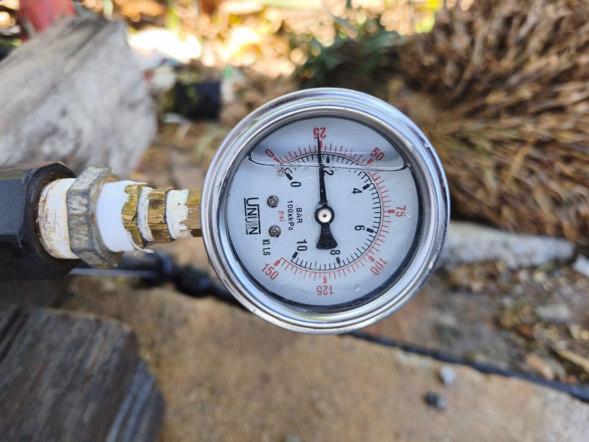 กปภ.สาขาคลองท่อม นำทีมลงพื้นที่ตรวจวัดแรงดันน้ำ ในพื้นที่ ตำบลพรุดินนา อำเภอคลองท่อม จังหวัดกระบี่