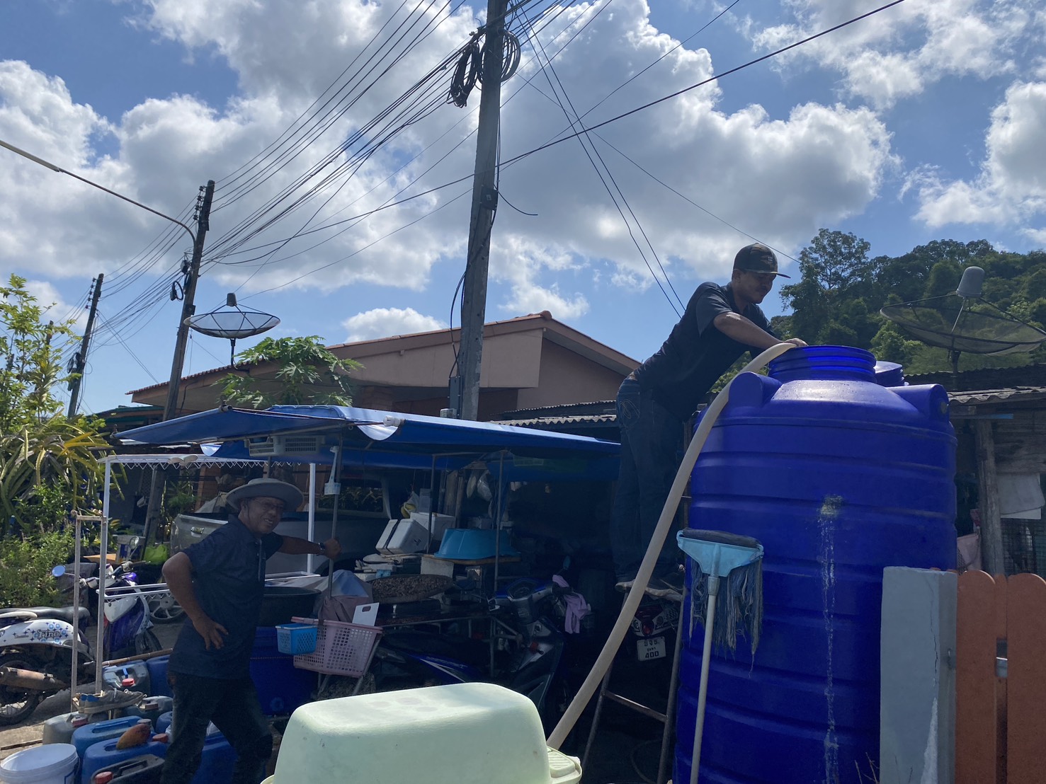 การประปาส่วนภูมิภาคสาขาหลังสวน สนับสนุนน้ำเพื่อช่วยเหลือผู้ประสบภัยพิบัติกรณีฉุกเฉินเหตุภัยแล้ง