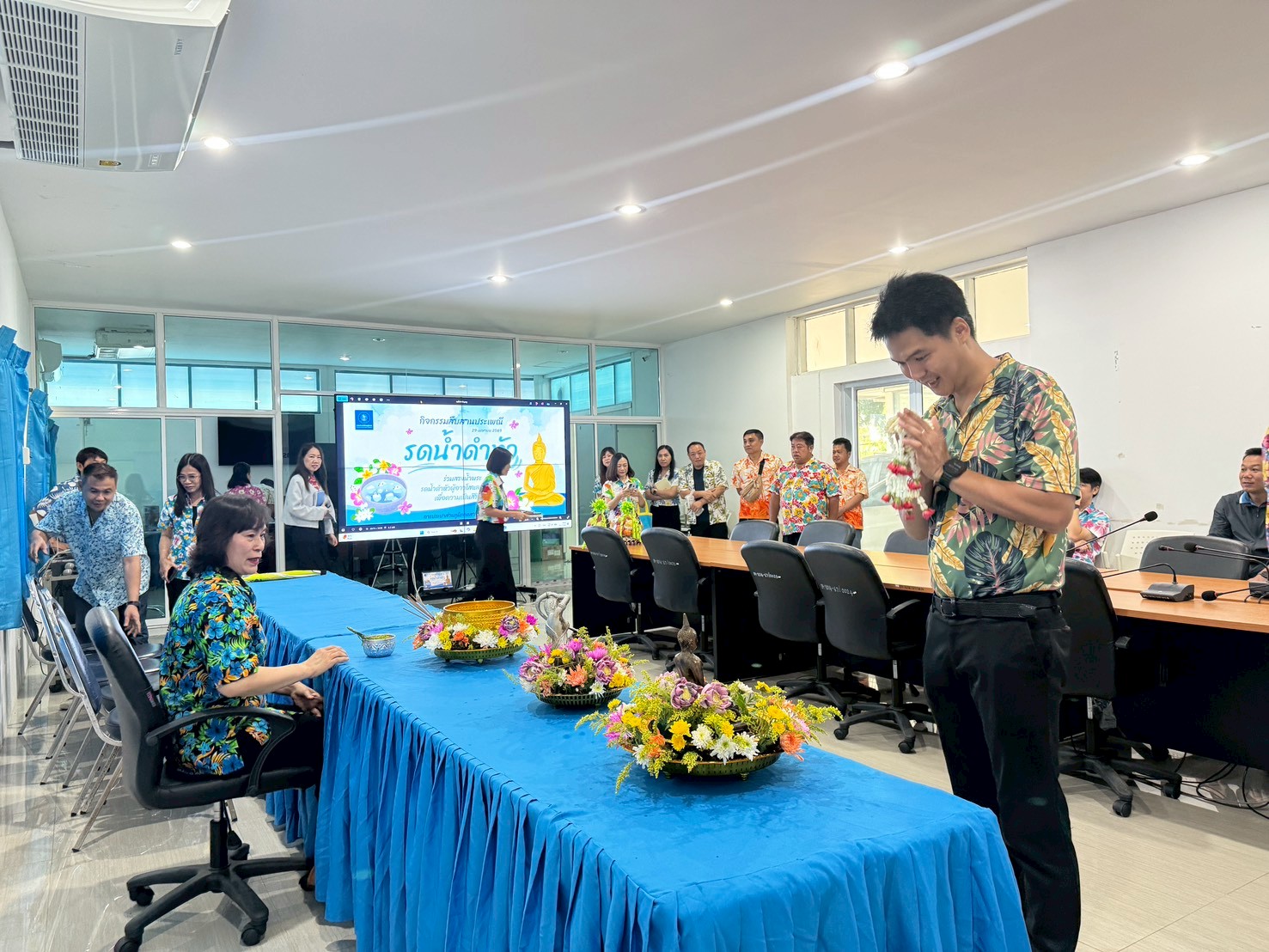 กปภ.สาขาลำปาง ร่วมกิจกรรมสรงน้ำพระ รดน้ำดำหัวผู้อาวุโสและผู้ช่วยผู้จัดการฯ เนื่องในเทศกาลปีใหม่เมือง ๒๕๖๙