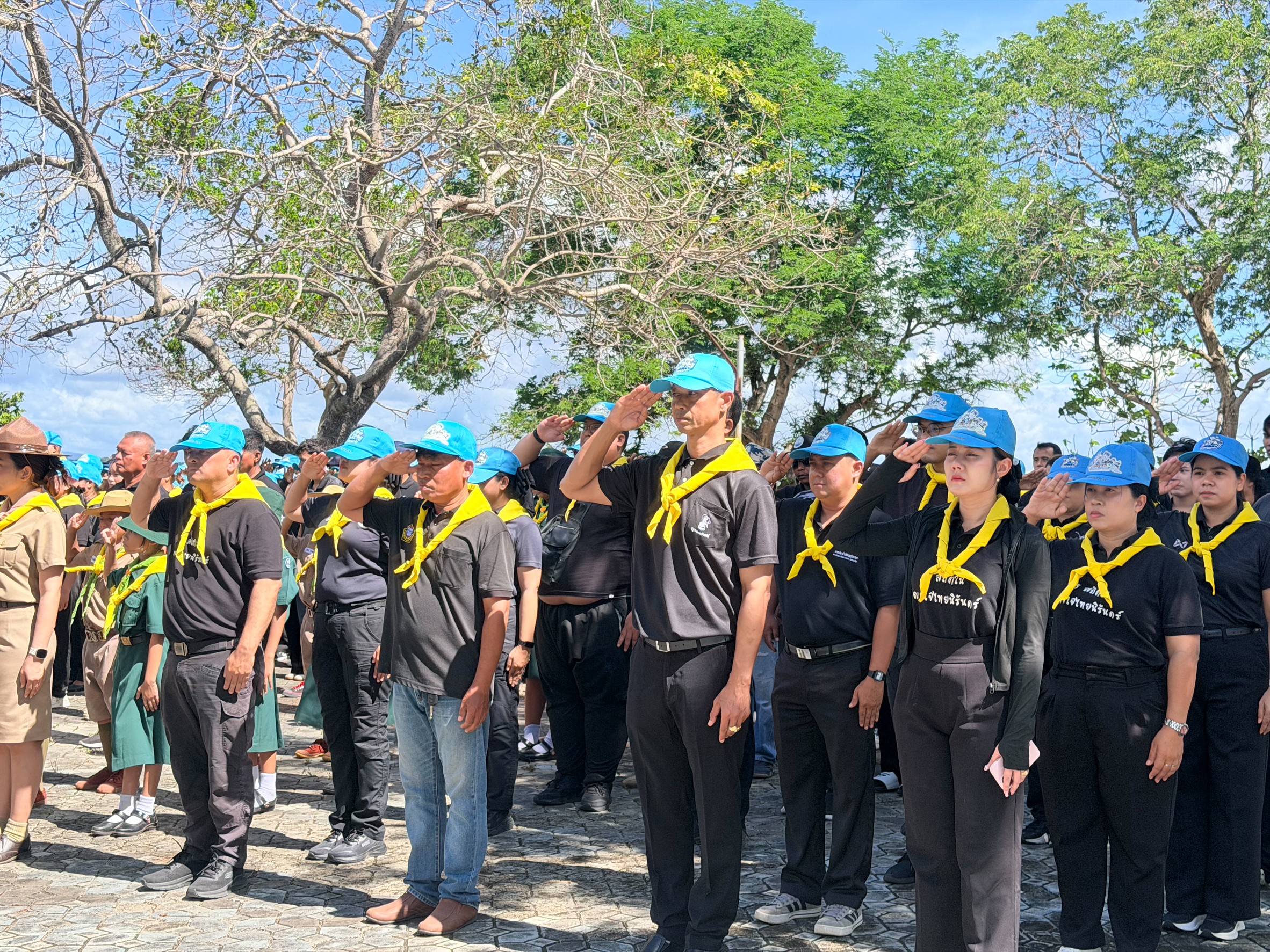 การประปาส่วนภูมิภาคสาขาชุมพร เข้าร่วมกิจกรรมจิตอาสาบำเพ็ญสาธารณประโยชน์และบำเพ็ญสาธารณกุศลพระเกียรติเนื่องในโอกาสพระราชพิธีมหามงคลเฉลิมพระชนมพรรษา 4 รอบ สมเด็จพระนางเจ้าฯพระบรมราชินี