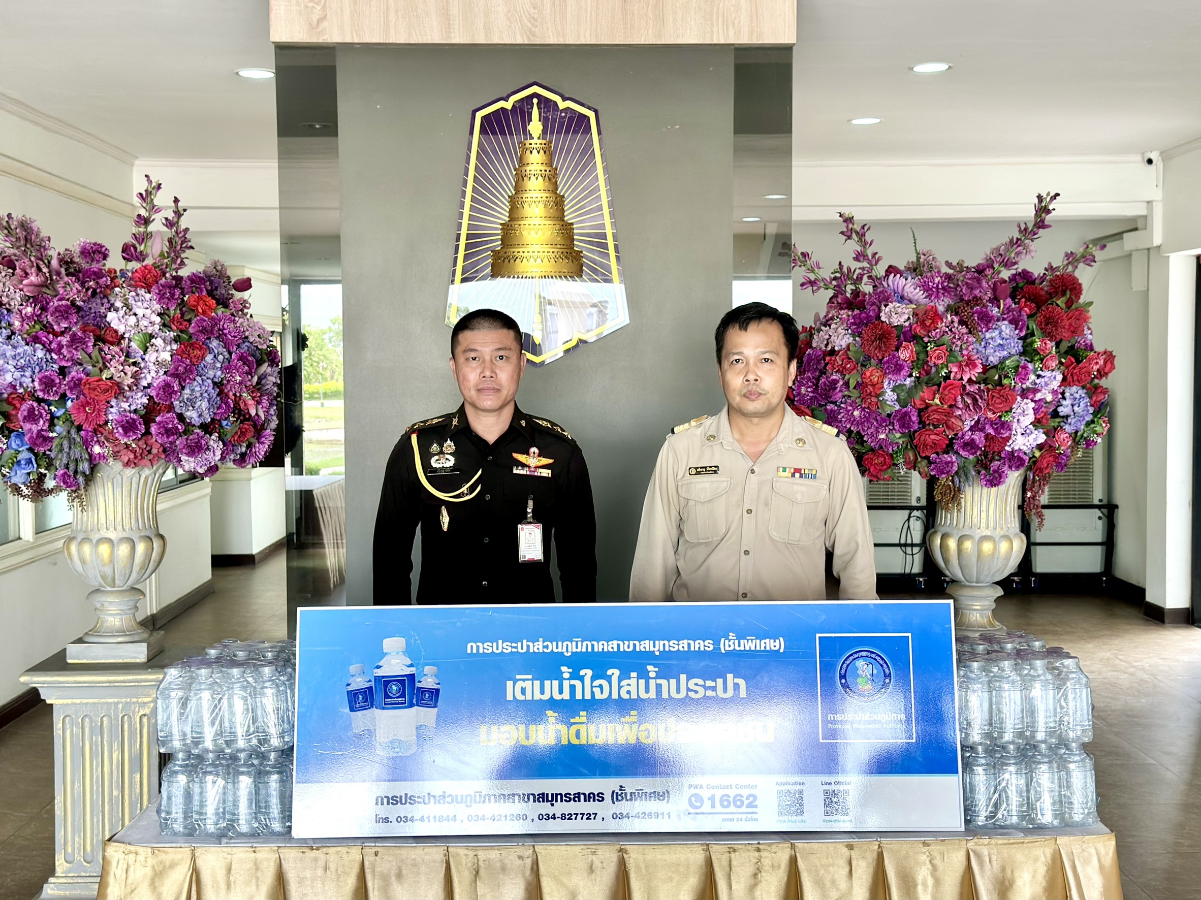 กปภ.สาขาสมุทรสาคร (พ) สนับสนุนน้ำดื่มตราสัญลักษณ์ กปภ. ในพิธีทำบุญบูรณะพระพุทธรูปประจำค่ายกำแพงเพชรอัครโยธิน