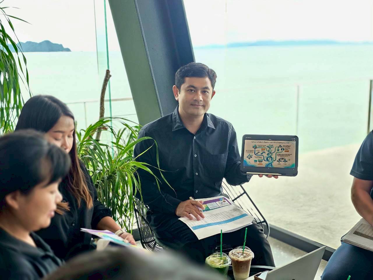 กปภ.สาขาขนอม  จัดกิจกรรมสนทนายามเช้า (Morning Talk) ครั้งที่ 10/2569 และสร้างความสัมพันธ์พบปะผู้ประกอบการร้านค้