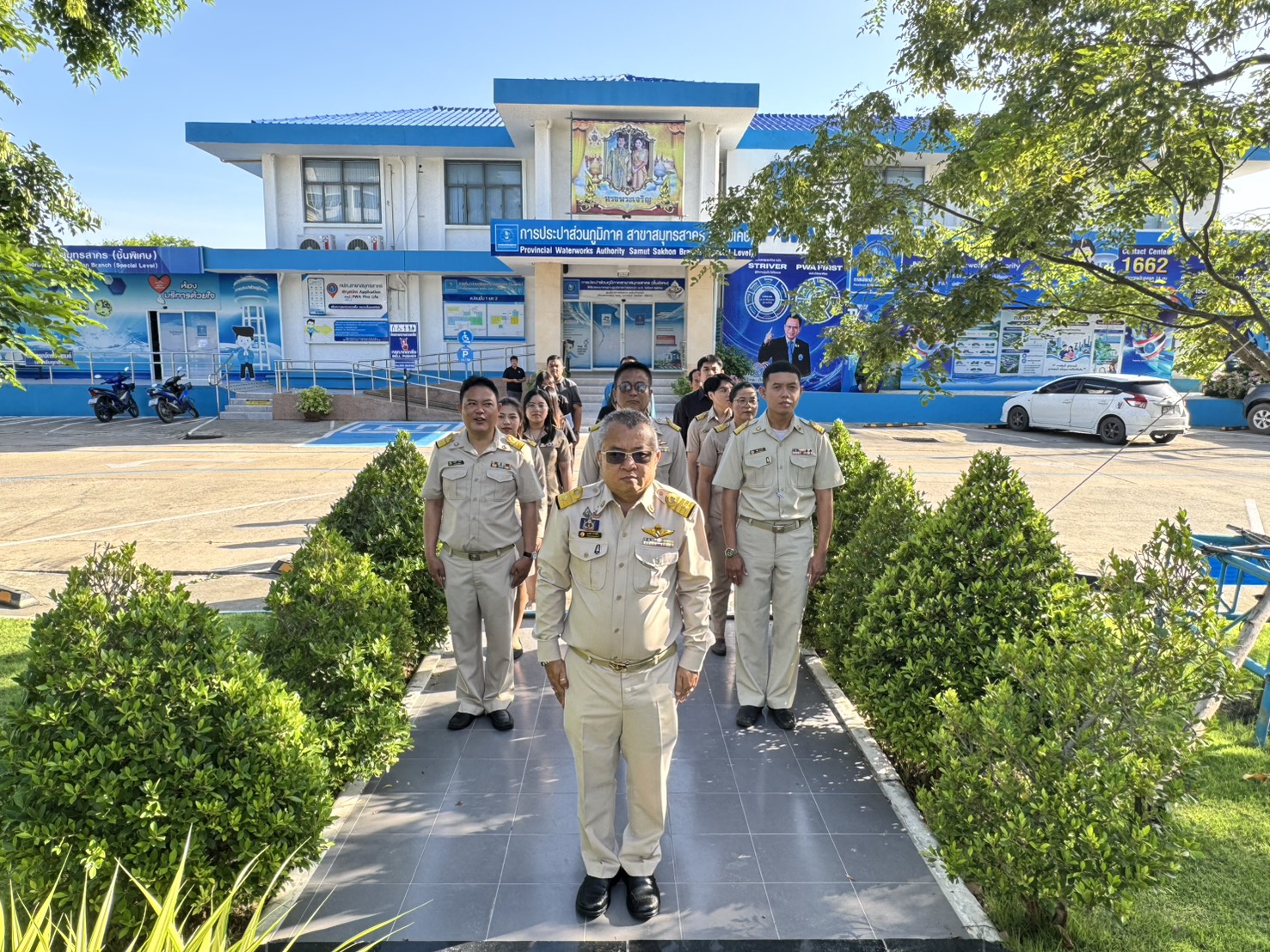 กปภ.สาขาสมุทรสาคร (พ) จัดกิจกรรมเคารพธงชาติ สวดมนต์ และทำความสะอาดพื้นที่สำนักงาน