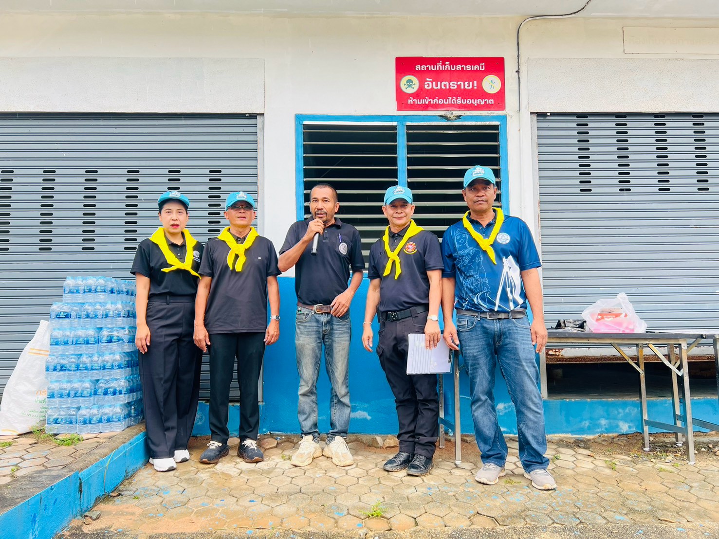 การประปาส่วนภูมิภาคสาขาคลองท่อมเข้าร่วมโครงการรวมพลังจิตอาสา ประชารัฐร่วมใจ กำจัดผักตบชวา พัฒนาคลองสินปุน