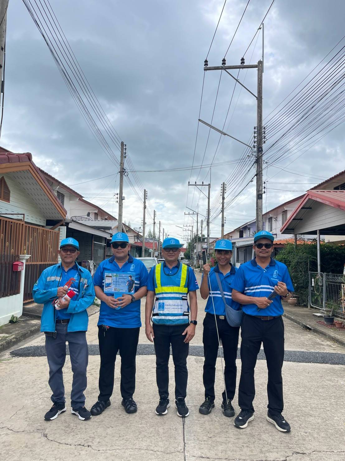 กปภ.สาขาปราณบุรี ลงพื้นที่ค้นหาท่อแตกท่อรั่ว พร้อมระบายตะกอนปลายเส้นท่อ