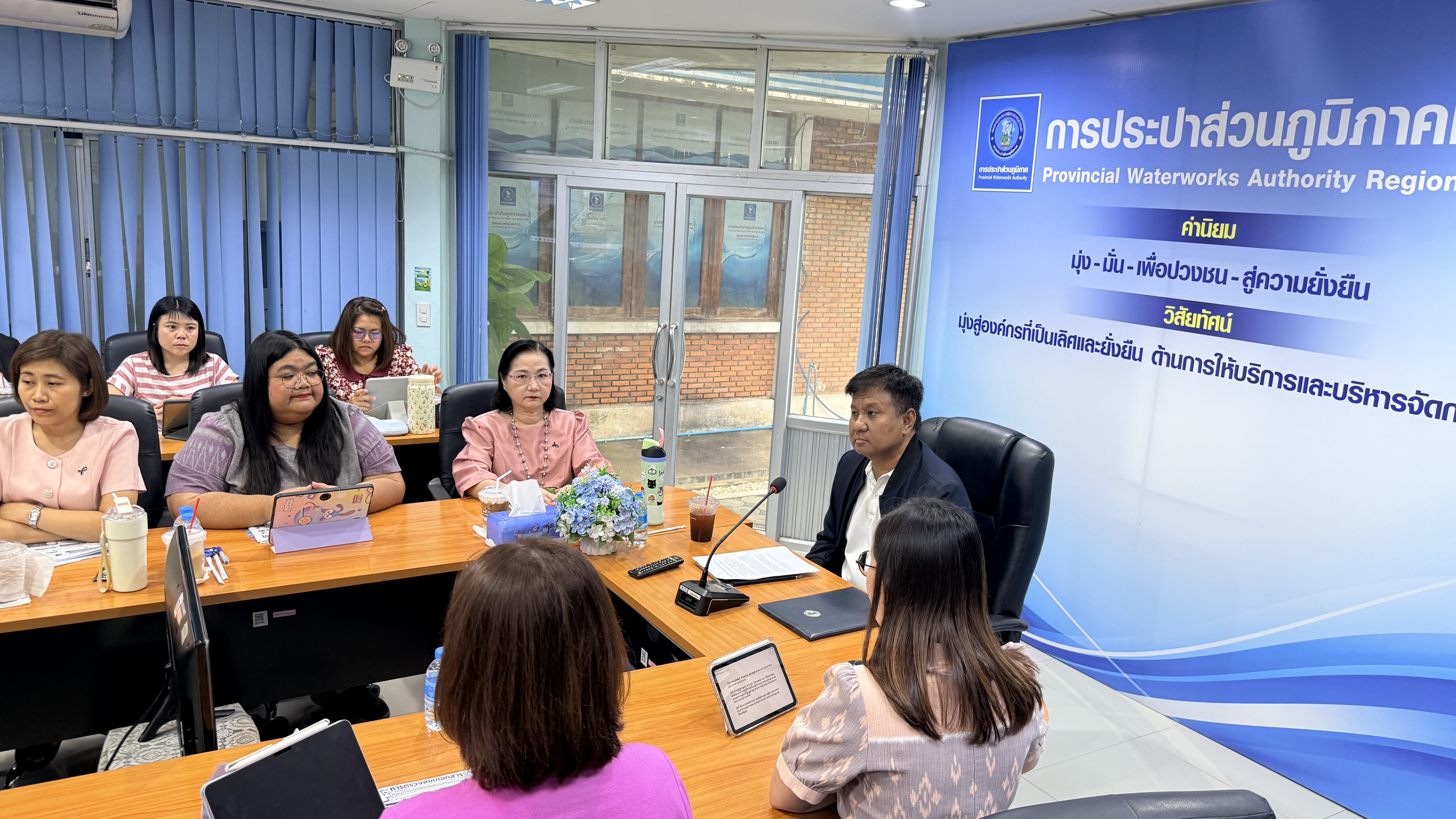 กองบัญชีและการเงิน กปภ.ข.10 จัดกิจกรรมประชุมซักซ้อมแนวทางการปฏิบัติงานด้านบัญชี การเงิน งบประมาณ ให้กับหัวหน้างานอำนวยการ หัวหน้างานจัดเก็บรายได้ และพนักงานสาขาในสังกัด กปภ.ข.10