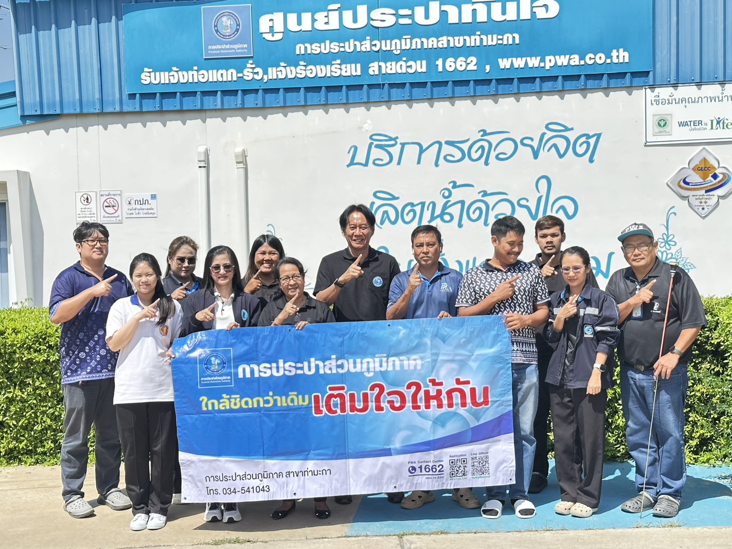 กปภ.สาขาท่ามะกา ลงพื้นที่ เติมใจให้กัน ครั้งที่ 4/2569 ณ บริเวณหมู่บ้านหลังอำเภอท่ามะกา ม.2 ตำบลท่ามะกา อำเภอท่ามะกา จังหวัดกาญจนบุรี โดยลงพื้นที่ให้บริการและพบปะลูกค้าในพื้นที่ให้บริการ