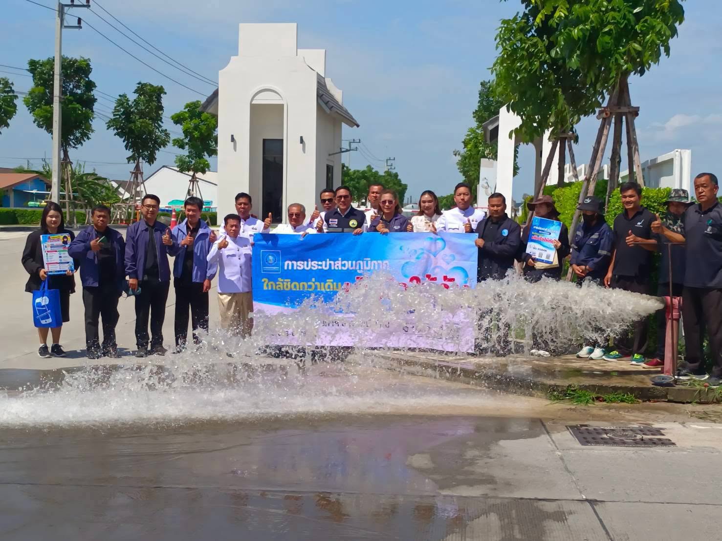กปภ.สาขาพนัสนิคม ดำเนินโครงการ" ใกล้ชิดกว่าเดิม....เติมใจให้กัน" ลงพื้นที่ ร่วมกับ เทศบาลเมืองดอนหัวฬ่อ