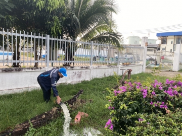 กปภ.สาขาภูเก็ต นำทีมลงพื้นที่ บริเวณท่าอากาศยานนานาชาติภูเก็ต อำเถอถลาง จังหวัดภูเก็ต ดำเนินการระบายตะกอนในเส้นท