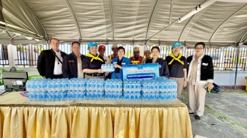 กปภ.สาขากาฬสินธุ์ มอบน้ำดื่มตราสัญลักษณ์ กปภ.