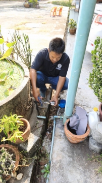 กปภ.สาขาคลองท่อม นำทีมลงพื้นที่ตรวจวัดแรงดันน้ำ
