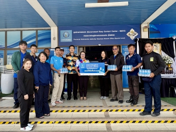 กปภ.สาขาขอนแก่น มอบน้ำดื่มบรรจุขวดตราสัญลักษณ์ กปภ.  เพื่อสนับสนุนกิจกรรมป้องกันและลดอุบัติเหตุทางถนนช่วงเทศกาลส