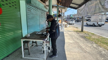 กปภ.สาขาภูเก็ต ลงพื้นที่ตรวจสอบคุณภาพน้ำปลายสาย บริเวณหน้าโรงเรียนสะปำ ถนนเทพกระษัตรี  ตำบลเกาะแก้ว อำเภอเมืองภู