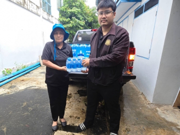 กปภ.สาขาฉะเชิงเทรา มอบน้ำดื่มตราสัญลักษณ์ กปภ. จำนวน 360 ขวด ให้แก่สำนักงานสวัสดิการและคุ้มครองแรงงานจังหวัดฉะเช